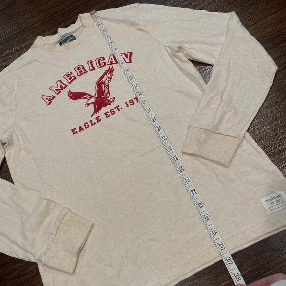 NWOT American Eagle Sz XS Felted Logo Graphic Tee Long Sleeve Cream Oatmeal - Picture 6 of 8